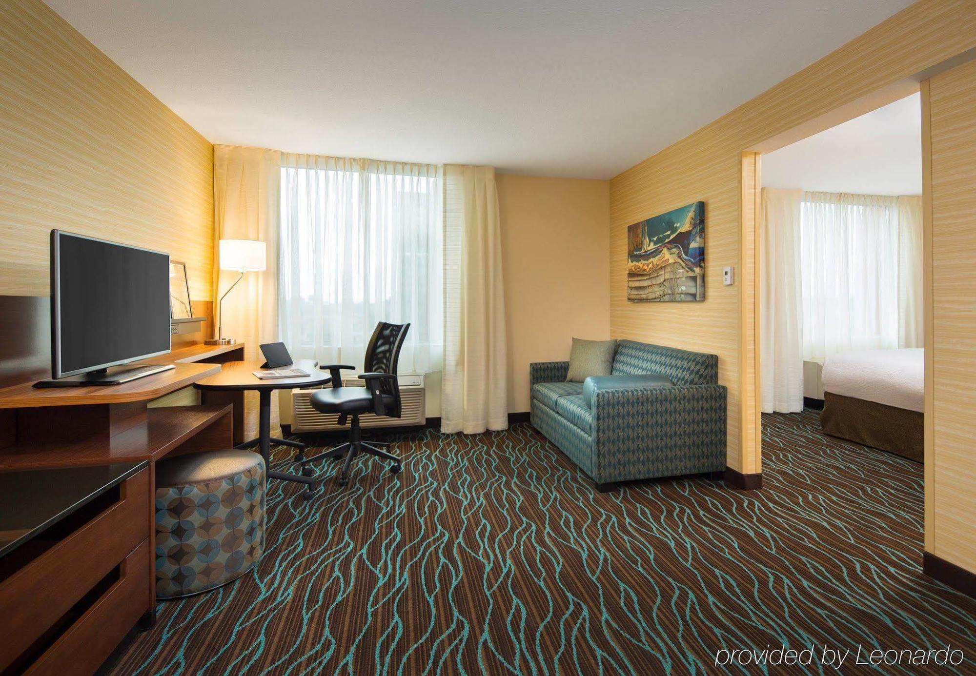 Fairfield Inn & Suites By Marriott Calgary Downtown Екстер'єр фото